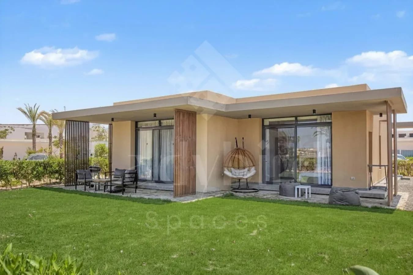 Ladybird - Maison Blanche — Mesca, Somabay