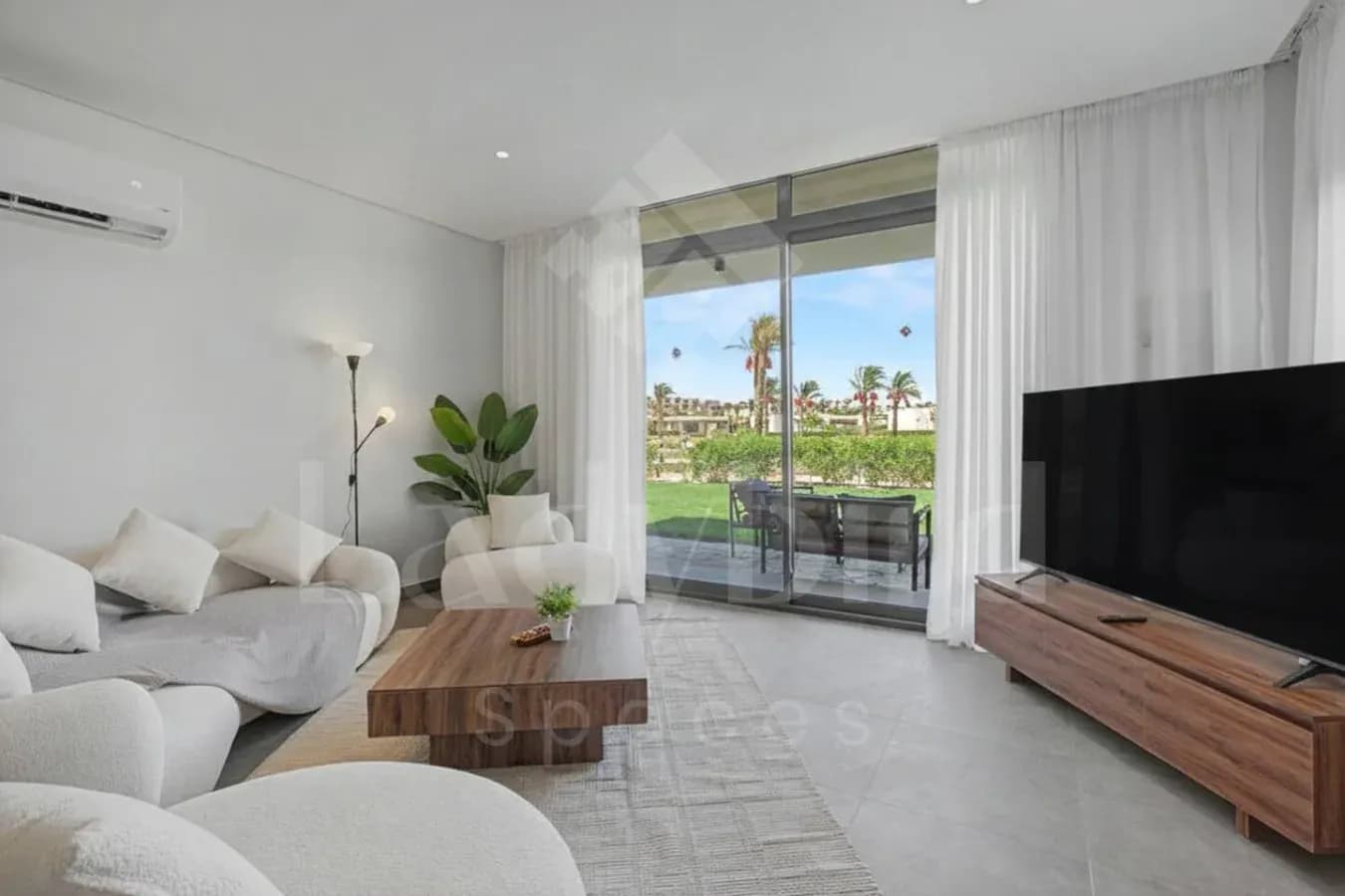 Ladybird - Maison Blanche — Mesca, Somabay