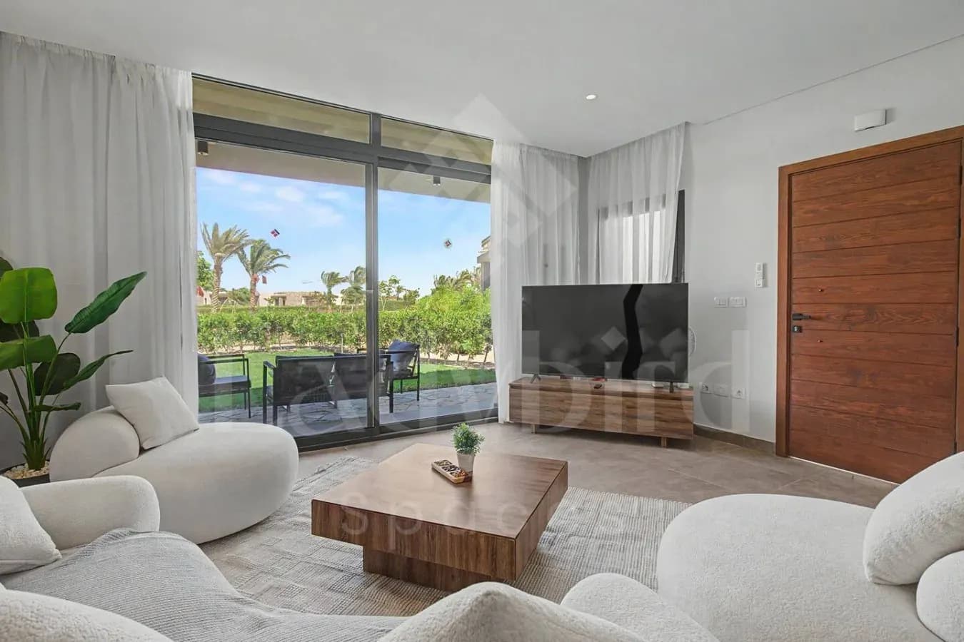 Ladybird - Maison Blanche — Mesca, Somabay