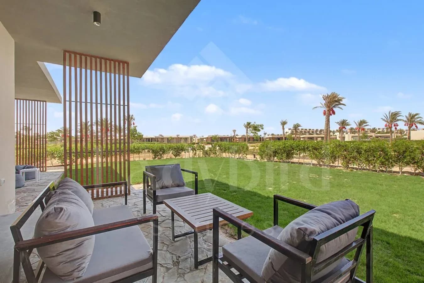 Ladybird - Maison Blanche — Mesca, Somabay