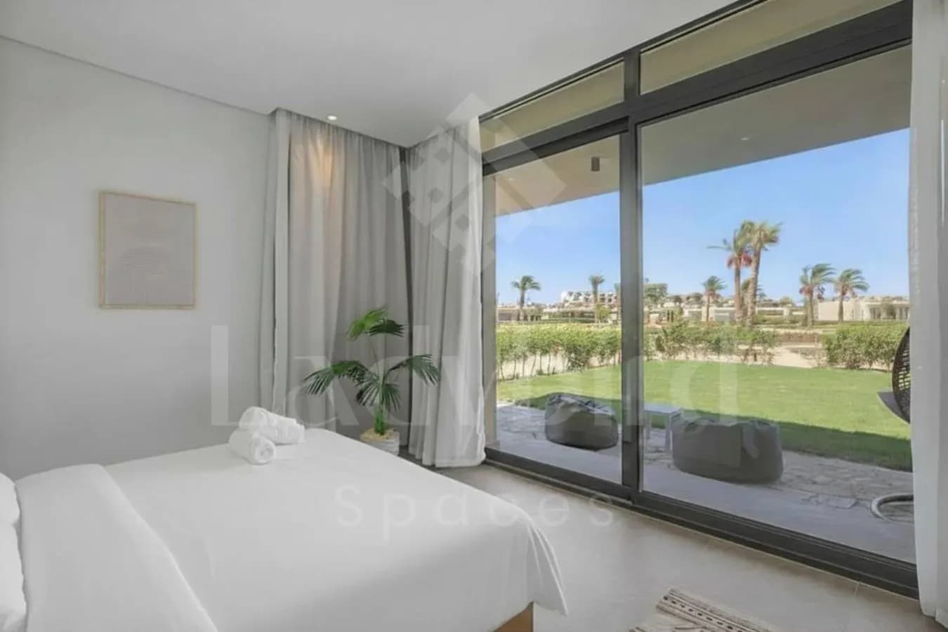 Ladybird - Maison Blanche — Mesca, Somabay