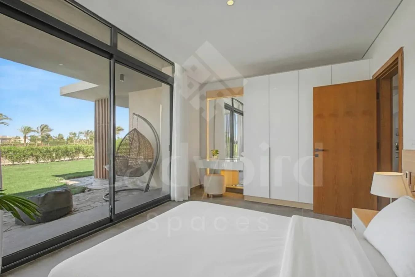 Ladybird - Maison Blanche — Mesca, Somabay
