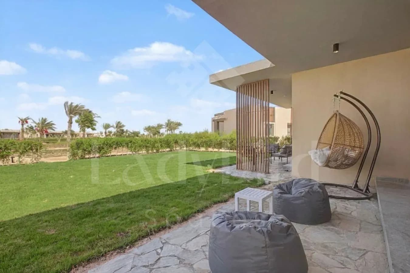 Ladybird - Maison Blanche — Mesca, Somabay
