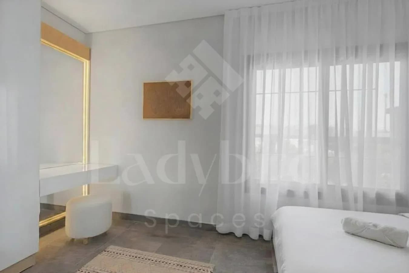 Ladybird - Maison Blanche — Mesca, Somabay