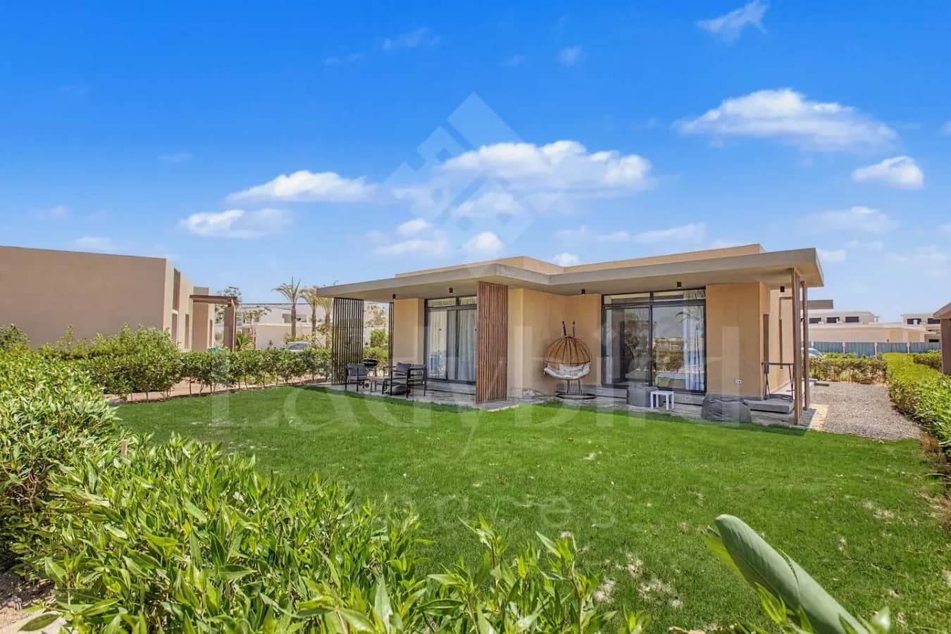 Ladybird - Maison Blanche — Mesca, Somabay