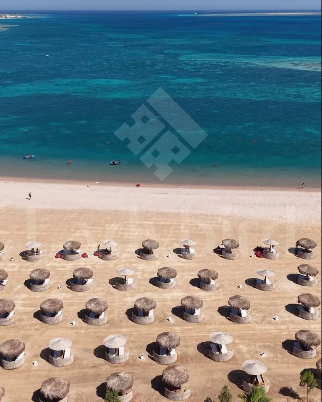 Ladybird - Maison Blanche — Mesca, Somabay